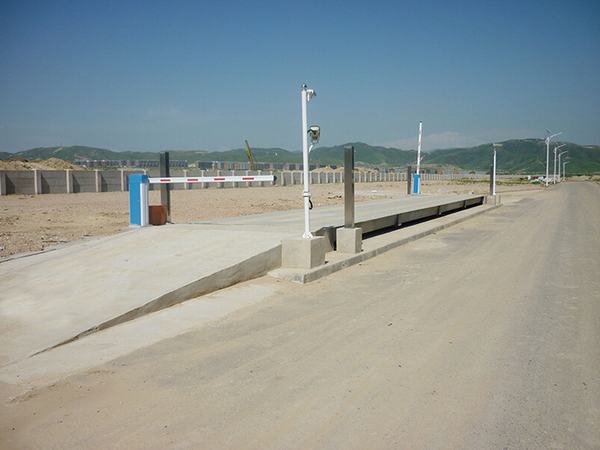 <footer>
<div class=